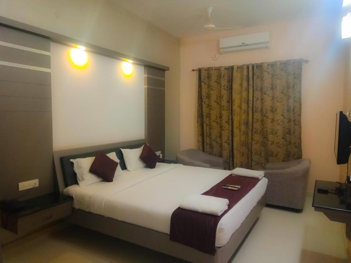 Pine Tree Aparthotel Kanchipuram Buitenkant foto
